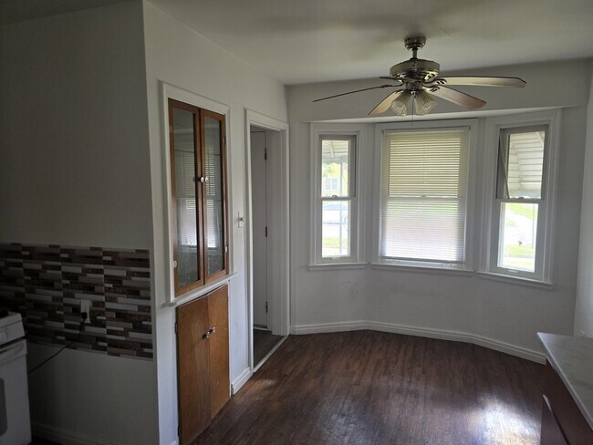 Photo - 15603 Lappin St