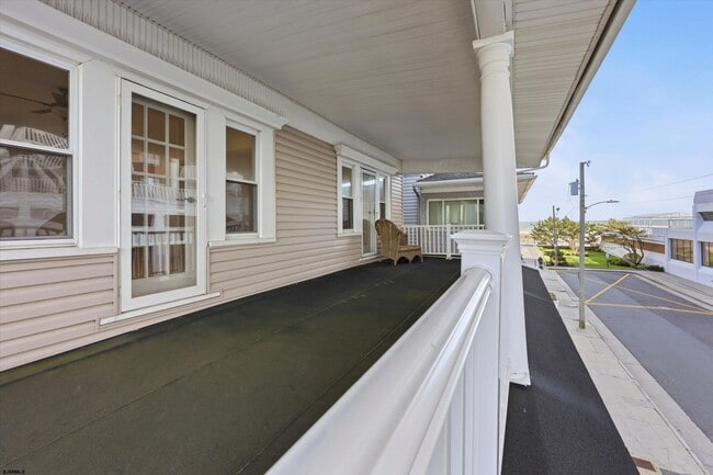 123 S Berkley Square