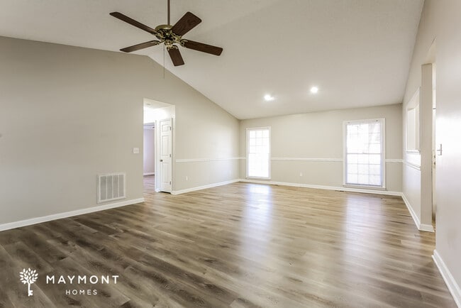 Photo - 401 Latrobe Dr