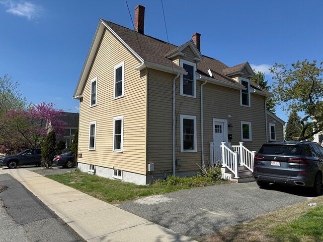 Building Photo - 63 Holland St