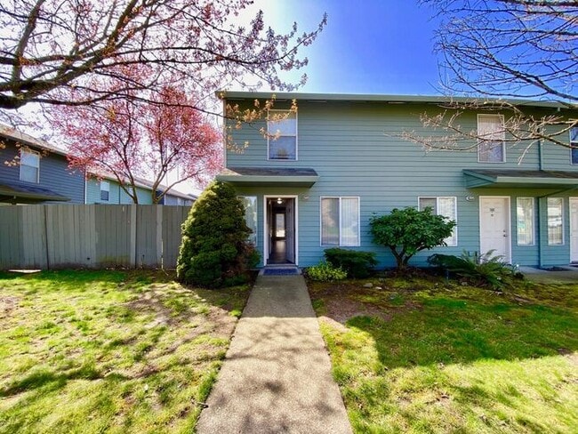 Building Photo - 2 bedroom unit. Pets OK! Lots of upgrades!...