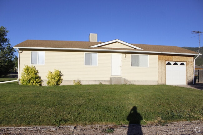 Building Photo - 4616 N Tumbleweed Dr Rental