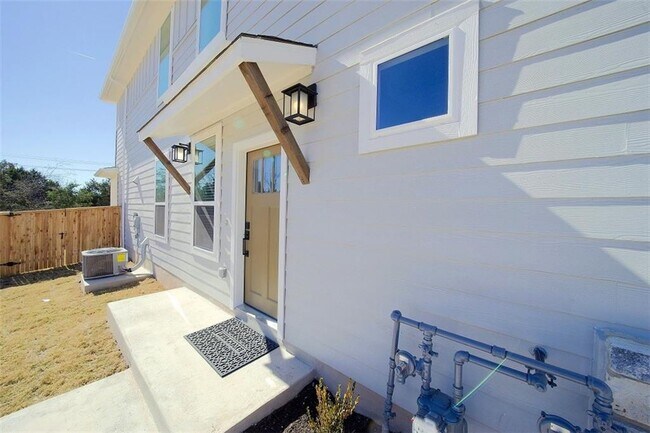 Photo - 162 Elisha Dr