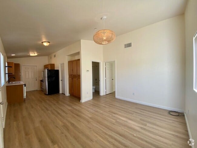 Building Photo - 61809 Valley View Cir Unit A Rental