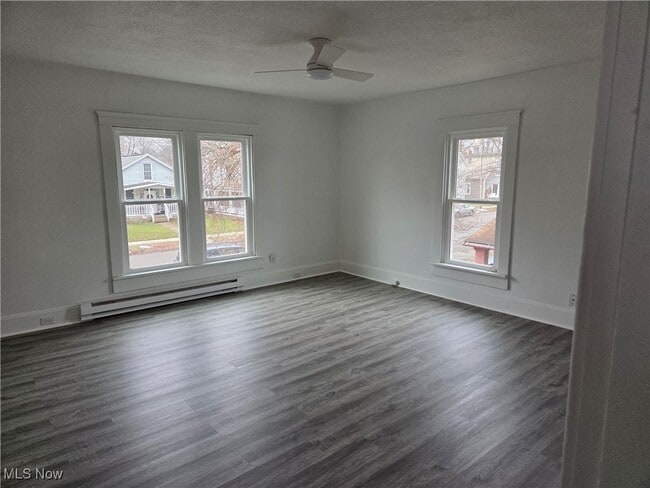 Photo - 449 2nd Dr NE