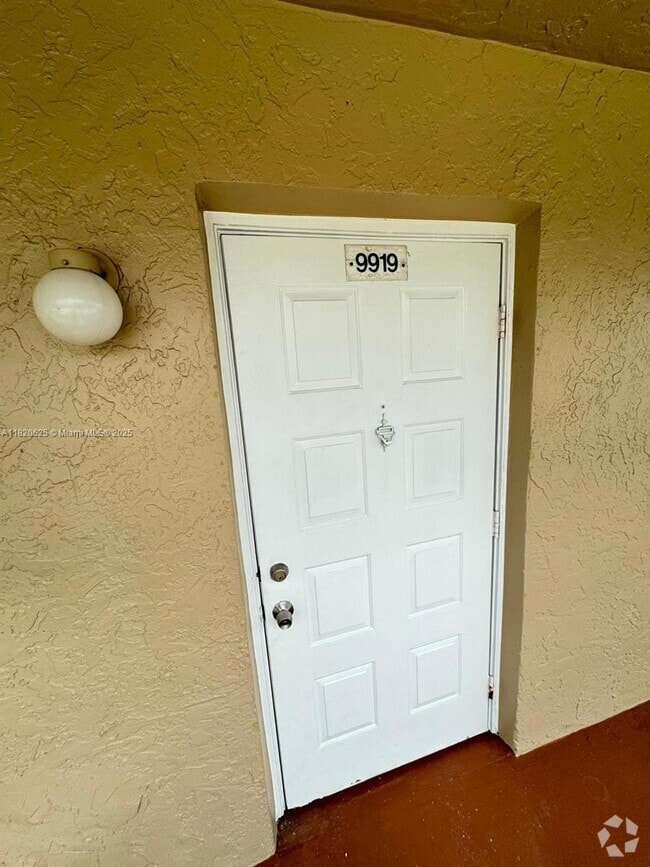 Building Photo - 9919 Twin Lakes Dr Unit 26-L Rental