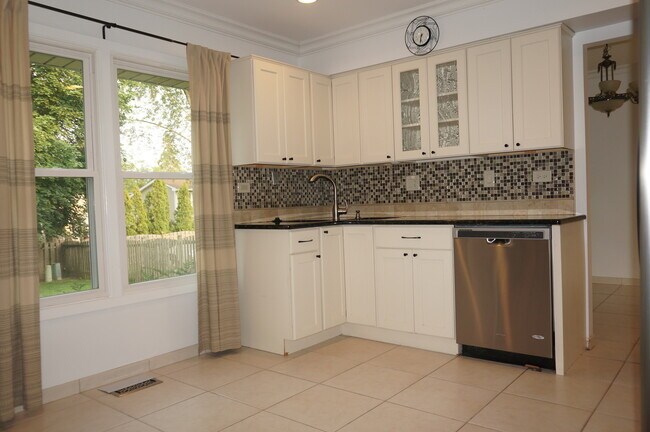 Photo - 773 Cardinal Ln