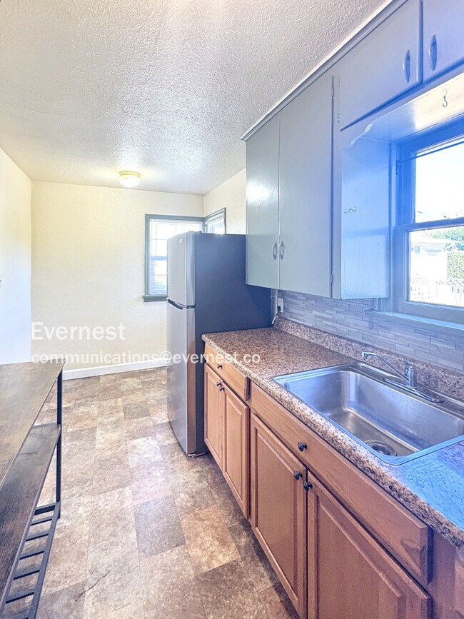 Photo - 509 3rd St SW