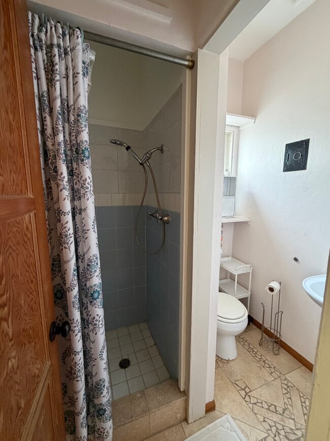 Shower & bathroom - 2613 B St