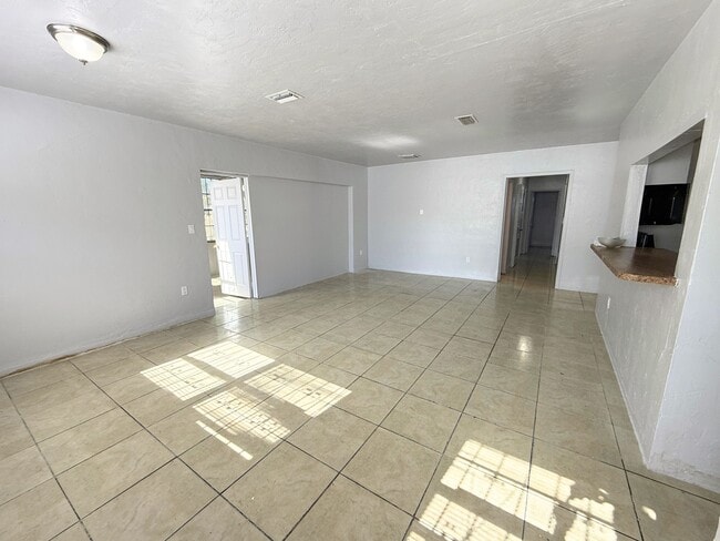 Building Photo - 1711 NW 135th St Rental
