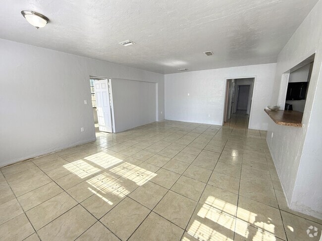 Building Photo - 1711 NW 135th St Rental