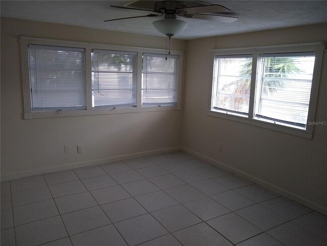 Photo - 205 52nd Ave Dr W