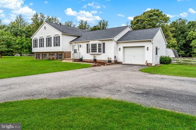 5285 Stowe Ln