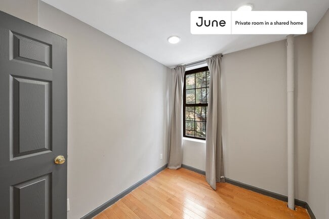 Room in Shared 3 bed/1 bath home in East Village