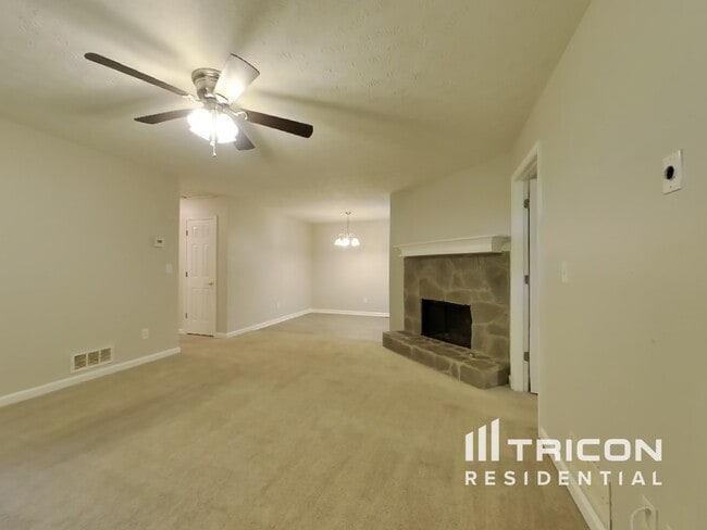 Photo - 547 Nottingham Dr