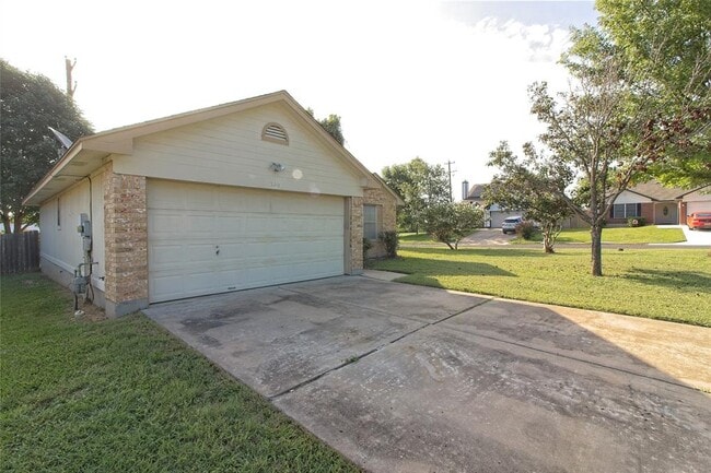 Photo - 300 Caladium Ct