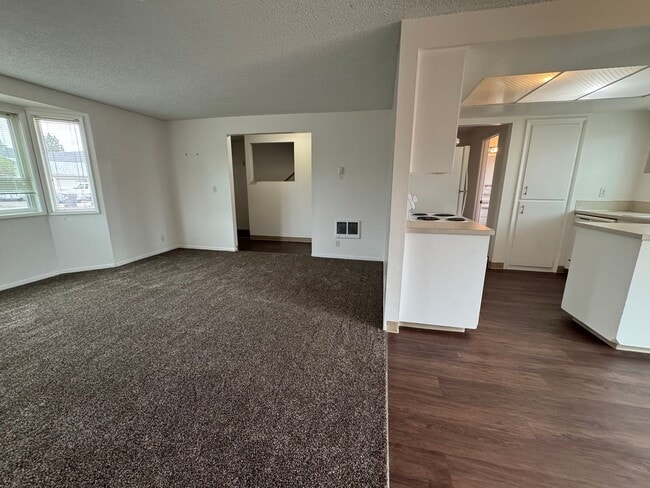 Photo - 3 Bedroom Duplex off Gilham Rd.