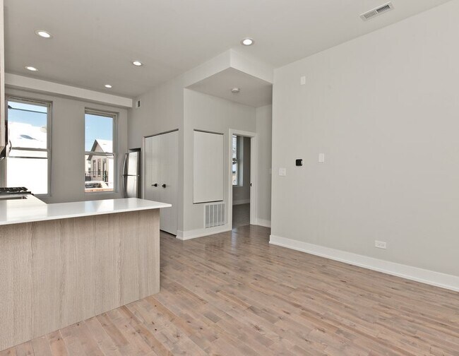 Photo - 1925 S May St