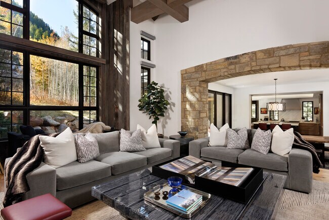 Photo - 235 Exhibition Ln