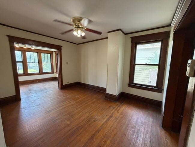 Building Photo - 1605-1605 N Linn St Unit 1605 Floor 2