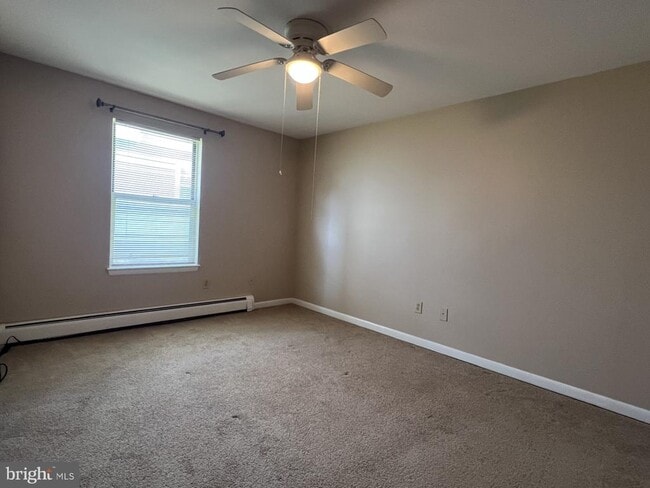 Photo - 306 Walnut Ct Way