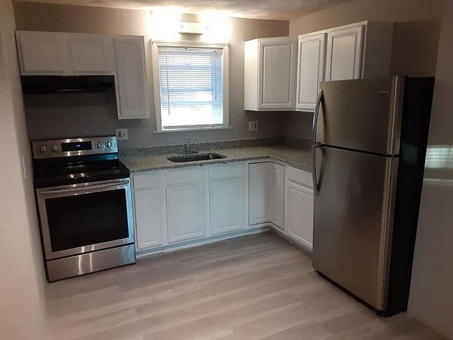 Building Photo - 14 Endicott St Unit 2 Rental