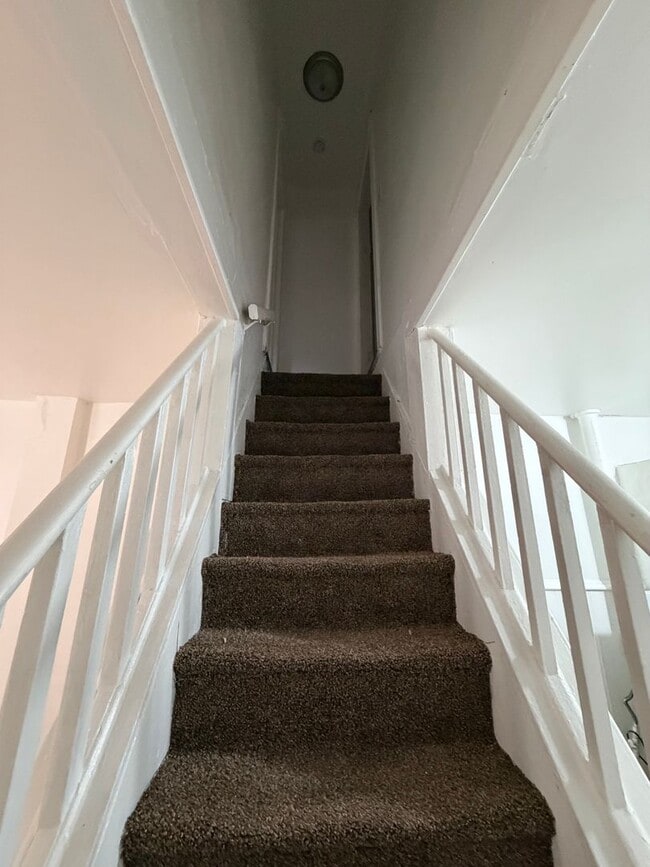 33 Hills Pl