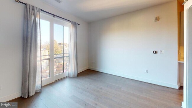 Building Photo - 1500 Pennsylvania Ave. SE Unit 304