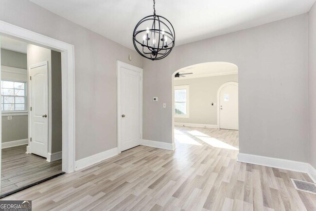 Photo - 1665 Beecher St SW