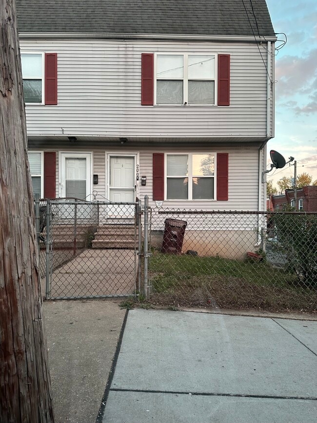 Building Photo - 200 N Connell St
