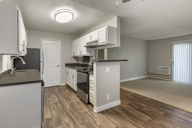 Building Photo - Fairway Glen Rental