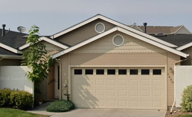 Building Photo - 2 Bedroom, 1.5 Bath Townhome