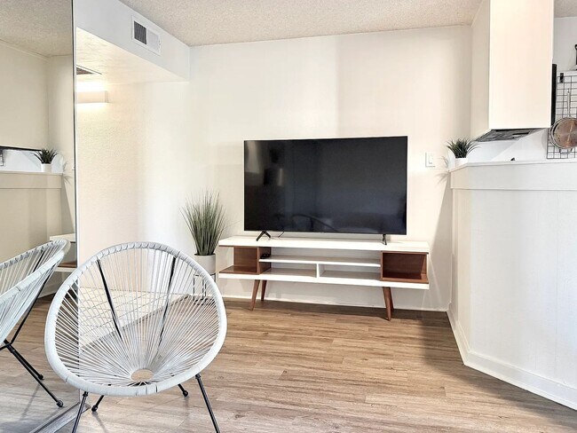 Photo - 5300 E Waverly Dr