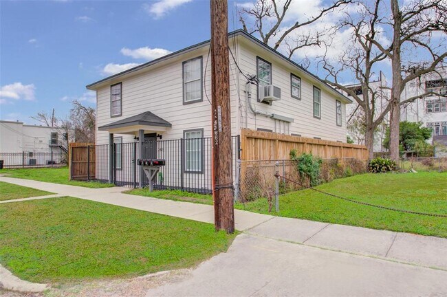 Photo - 2415 McGowen St Unit 1