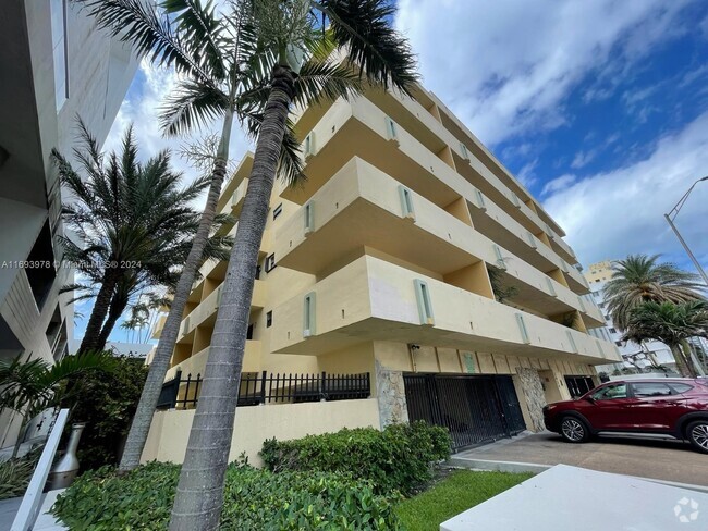 Building Photo - 2924 Collins Ave Unit 303 Rental