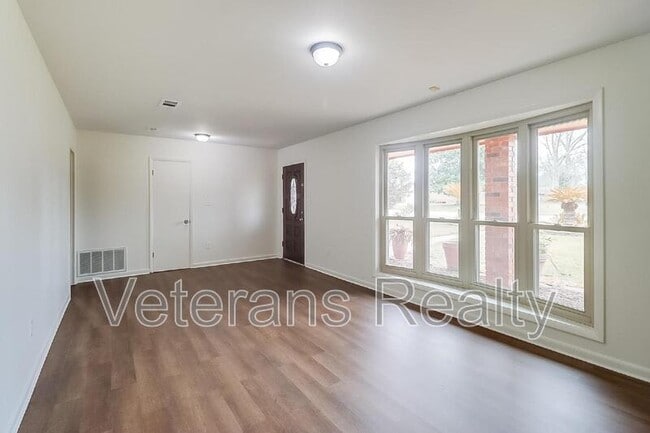 Photo - 16170 Carolyn St