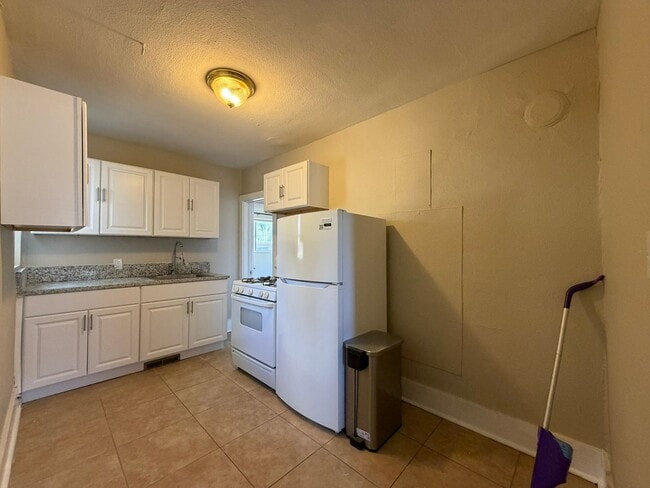 Photo - 404 E Kiowa St