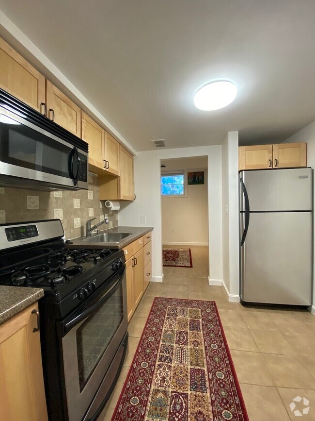 Building Photo - 1 Dana St Unit 2 Rental