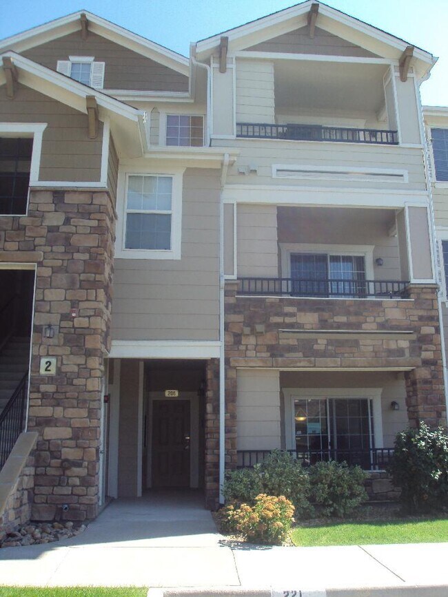 Building Photo - 5255 Memphis St Unit 206 Rental