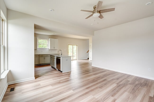 Photo - 321 Northfield Hts Ln