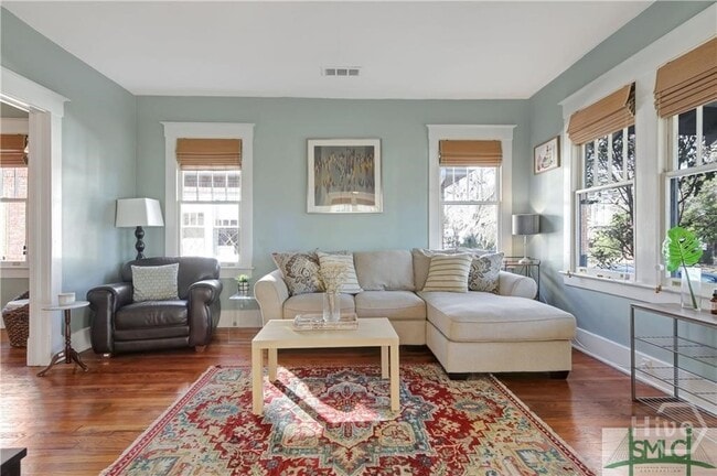 Photo - 709 E 48th St