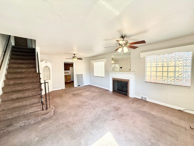 Photo - 2527 Versailles Ave