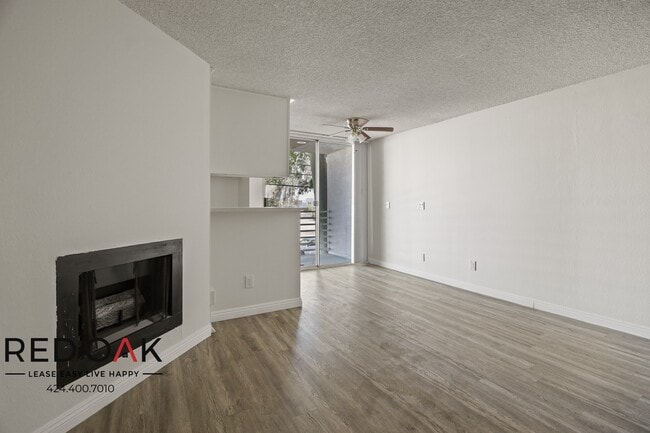 Photo - 8309 Cedros Ave Unidad 105