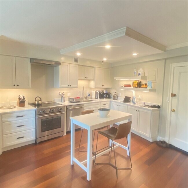 Photo - 145 Pinckney St Unit 306