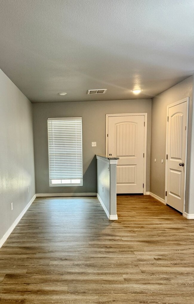 Photo - 1217 N Chicago Ave Unidad A