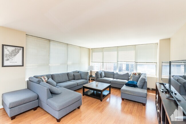 Building Photo - 655 W Irving Park Rd Unit 1501 Rental