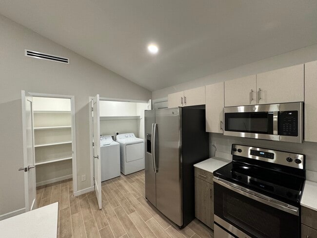 Photo - 1408 E Iris Ave Unit 4