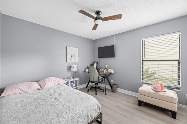 Photo - 1599 Bayridge Pl