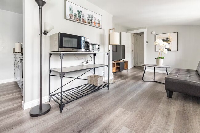 Photo - 731 S Marengo Ave