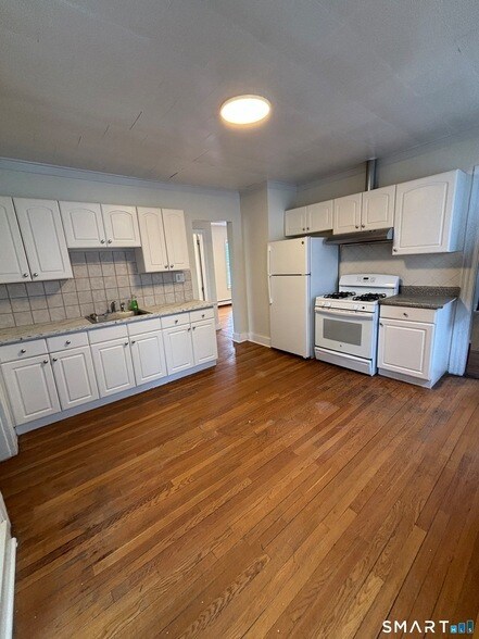 Photo - 2395 Main St